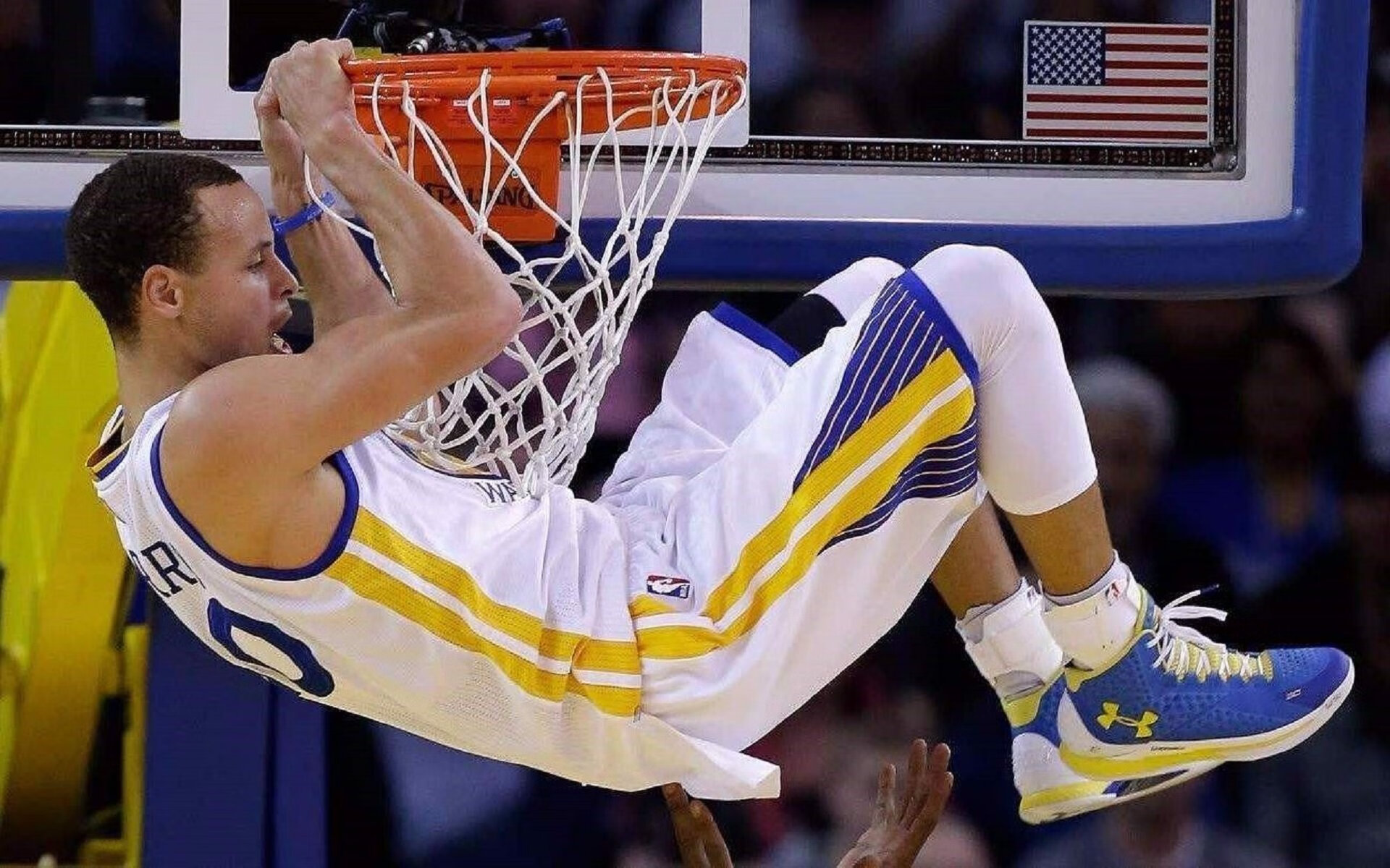 金年会app-绿茵场惊现NBA元素，门兴备战遭活塞远射贴柱挑衅，欧篮联与社区盾跨界乱入